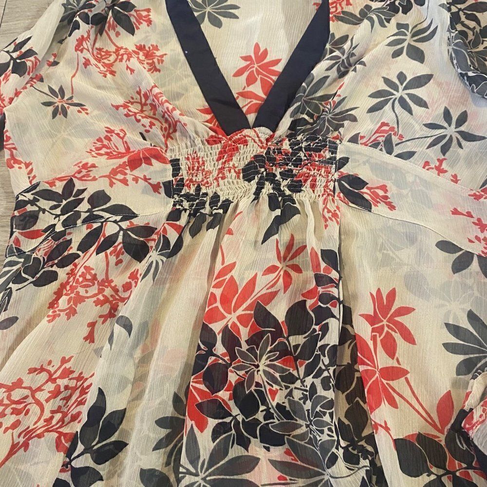New York & Complany sheer floral v neck women's blouse size medium - Picture 2 of 7